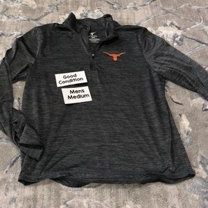 Good condition! Heather grey 1/4 zip.  Medium